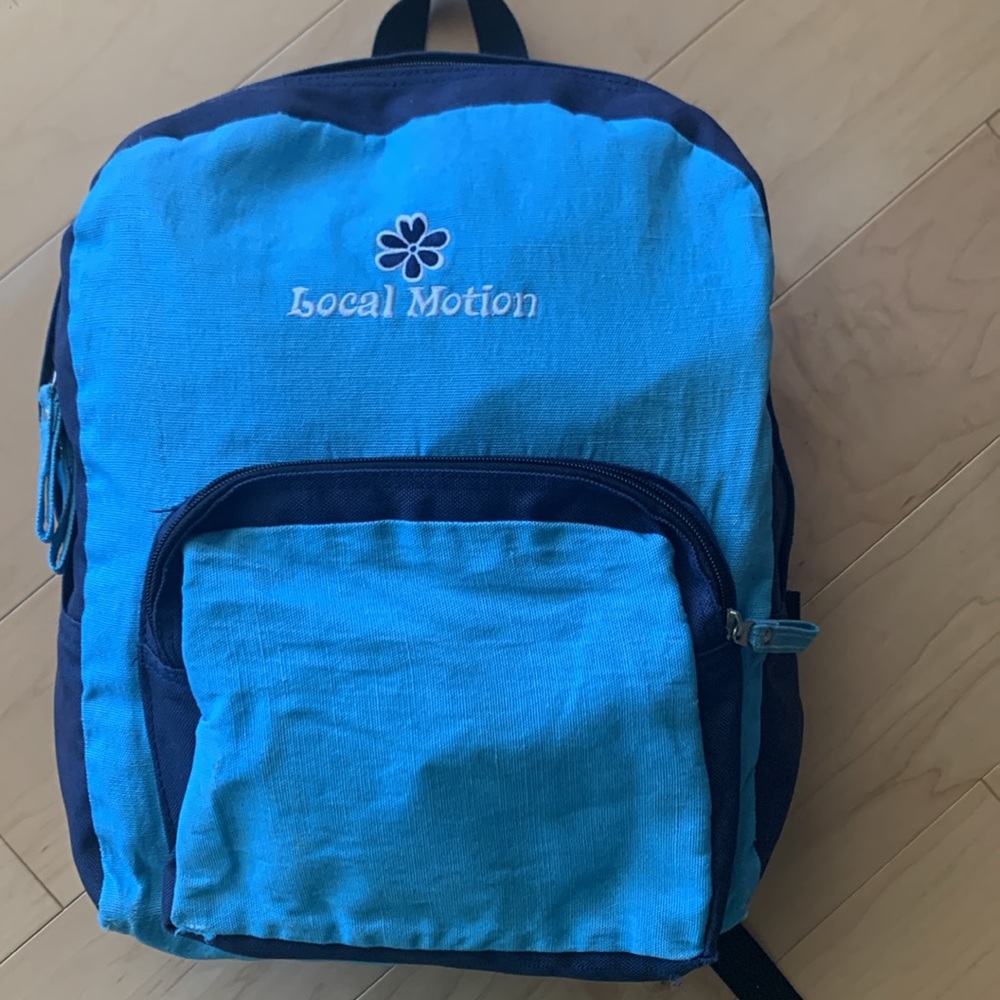 Children’s Local Motion Back Pack 
Light blue Dark blue